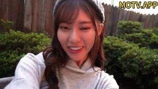 孝感网欧美情侣直播性爱，脱下内裤去舔屌，卖力销魂吃屌椅子上后入第一视角颜射